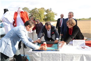 EDİRNE KIRMIZISI KÖK BOYA BİTKİSİNİN HASADI VE KUMAŞ BOYAMASI YAPILDI