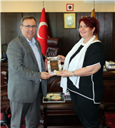 PROF. DR. MÜBERRA GÜRGENDERELİ VE DR. ÖĞR. ÜYESİ RİFAT GÜRGENDERELİ’DEN PROF. DR. ERHAN TABAKOĞLU’NA ZİYARET