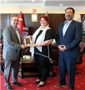 PROF. DR. MÜBERRA GÜRGENDERELİ VE DR. ÖĞR. ÜYESİ RİFAT GÜRGENDERELİ’DEN PROF. DR. ERHAN TABAKOĞLU’NA ZİYARET