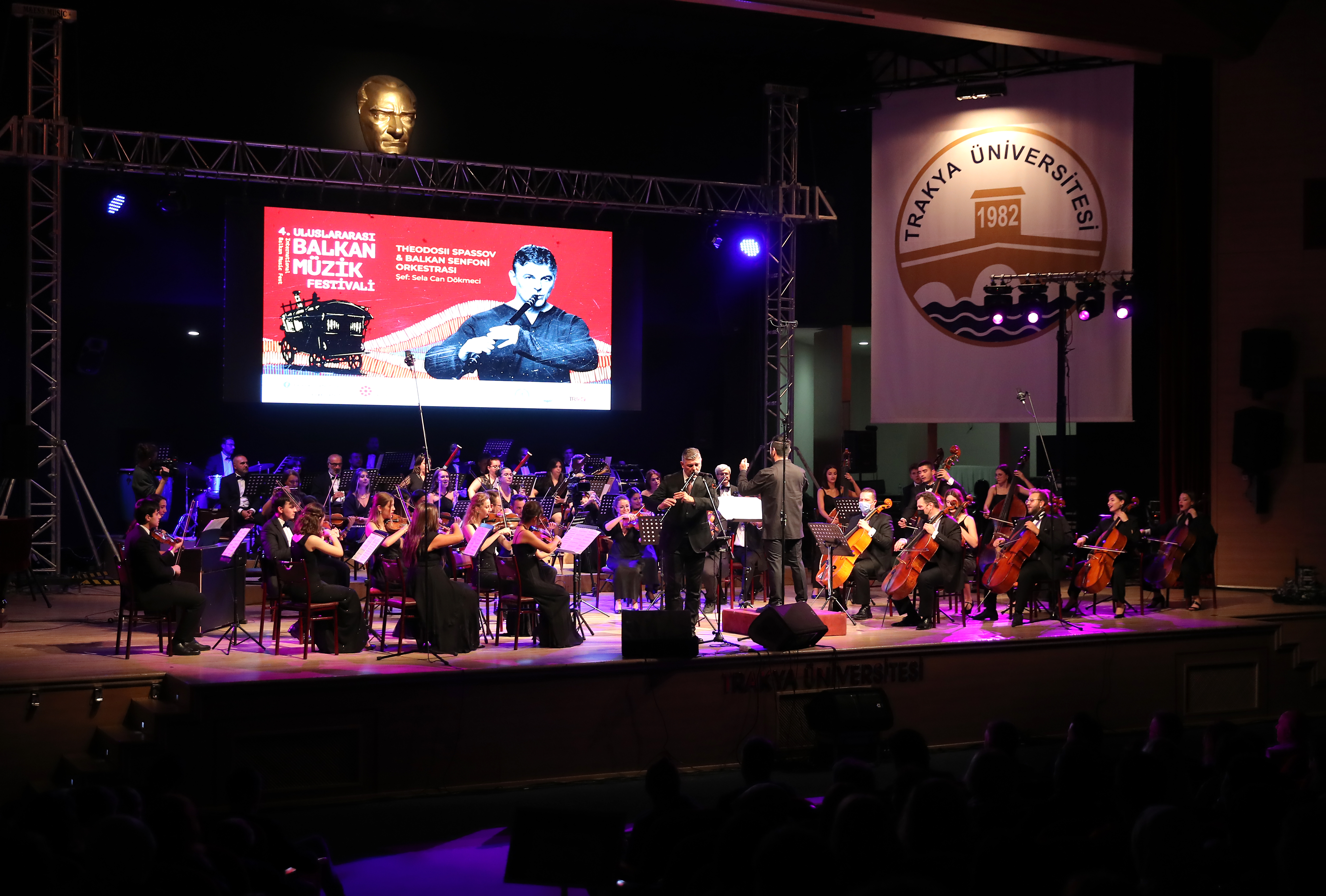 BALKAN MÜZİK FESTİVALİ’NDE MUHTEŞEM KAPANIŞ