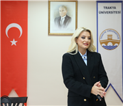 CNN TÜRK HABER SPİKERİ GÖKSÜ ÖNGÖREN ÖZGÜR, TRAKYA ÜNİVERSİTESİ ÖĞRENCİLERİYLE BİR ARAYA GELDİ