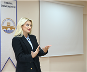CNN TÜRK HABER SPİKERİ GÖKSÜ ÖNGÖREN ÖZGÜR, TRAKYA ÜNİVERSİTESİ ÖĞRENCİLERİYLE BİR ARAYA GELDİ