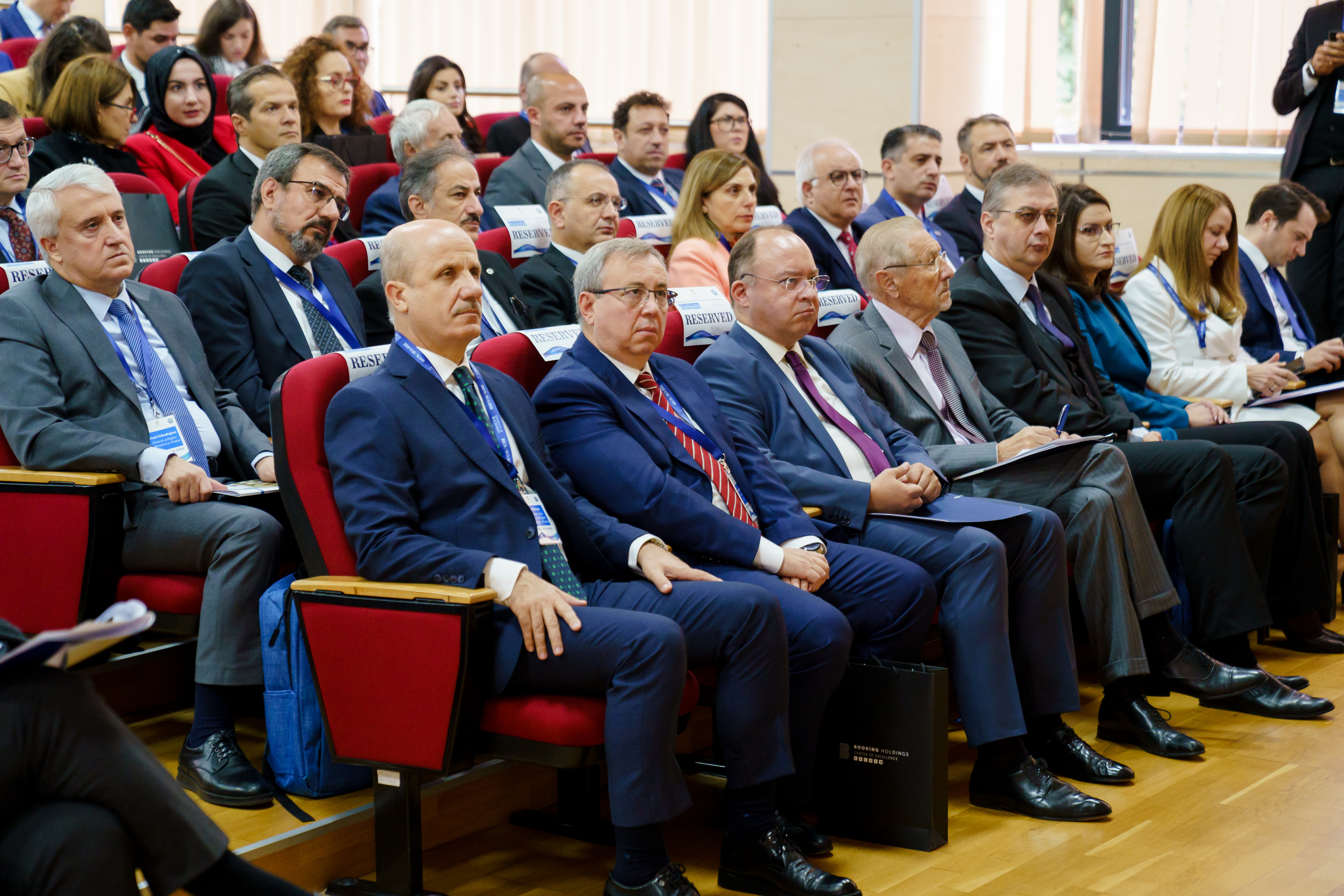 TRAKYA ÜNİVERSİTESİNİN GİRİŞİMLERİ İLE BALKAN ÜNİVERSİTELER BİRLİĞİ VE KARADENİZ ÜNİVERSİTELER BİRLİĞİNİN ORTAKLAŞA GERÇEKLEŞTİRDİĞİ “BALKANLAR VE KARADENİZ BÖLGESİNDE DİYALOG VE İŞ BİRLİĞİ KONGRESİ” YÖK BAŞKANI PROF. DR. EROL ÖZVAR’IN KATILIMI İLE BAŞLADI
