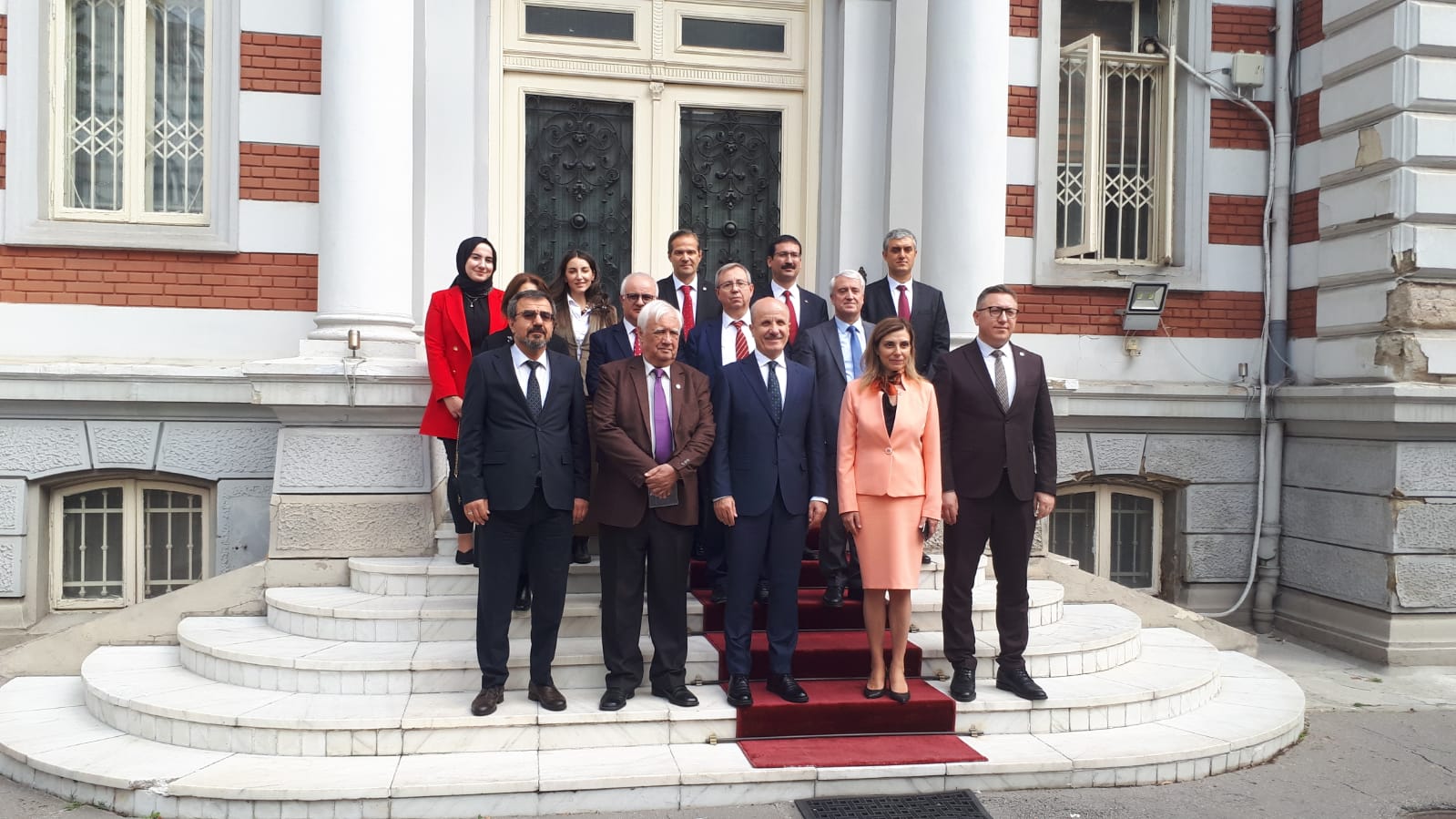YÖK BAŞKANI PROF. DR. EROL ÖZVAR BAŞKANLIĞINDAKİ TÜRKİYE HEYETİ, TRAKYA ÜNİVERSİTESİ REKTÖRÜ PROF. DR. ERHAN TABAKOĞLU EŞLİĞİNDE BÜKREŞ TÜRK BÜYÜKELÇİLİĞİNİ ZİYARET ETTİ