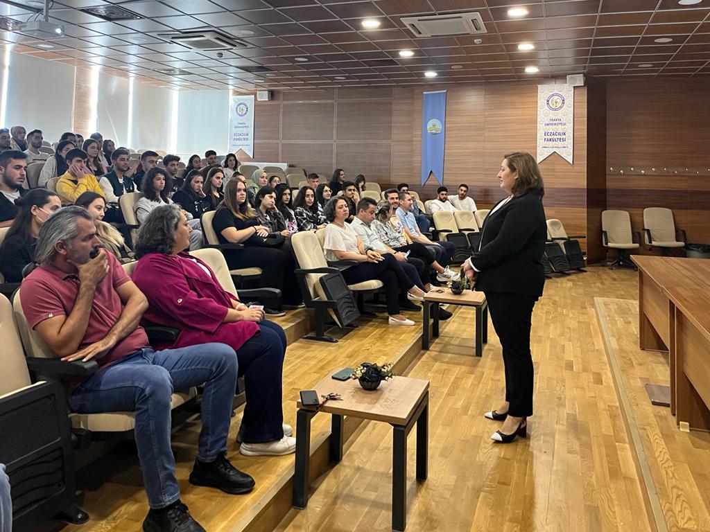 ECZACILIK FAKÜLTESİNDE ORYANTASYON PROGRAMI DÜZENLENDİ