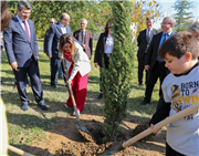 TRAKYA ÜNİVERSİTESİNDE FİDANLAR CUMHURİYETLE BÜYÜYOR