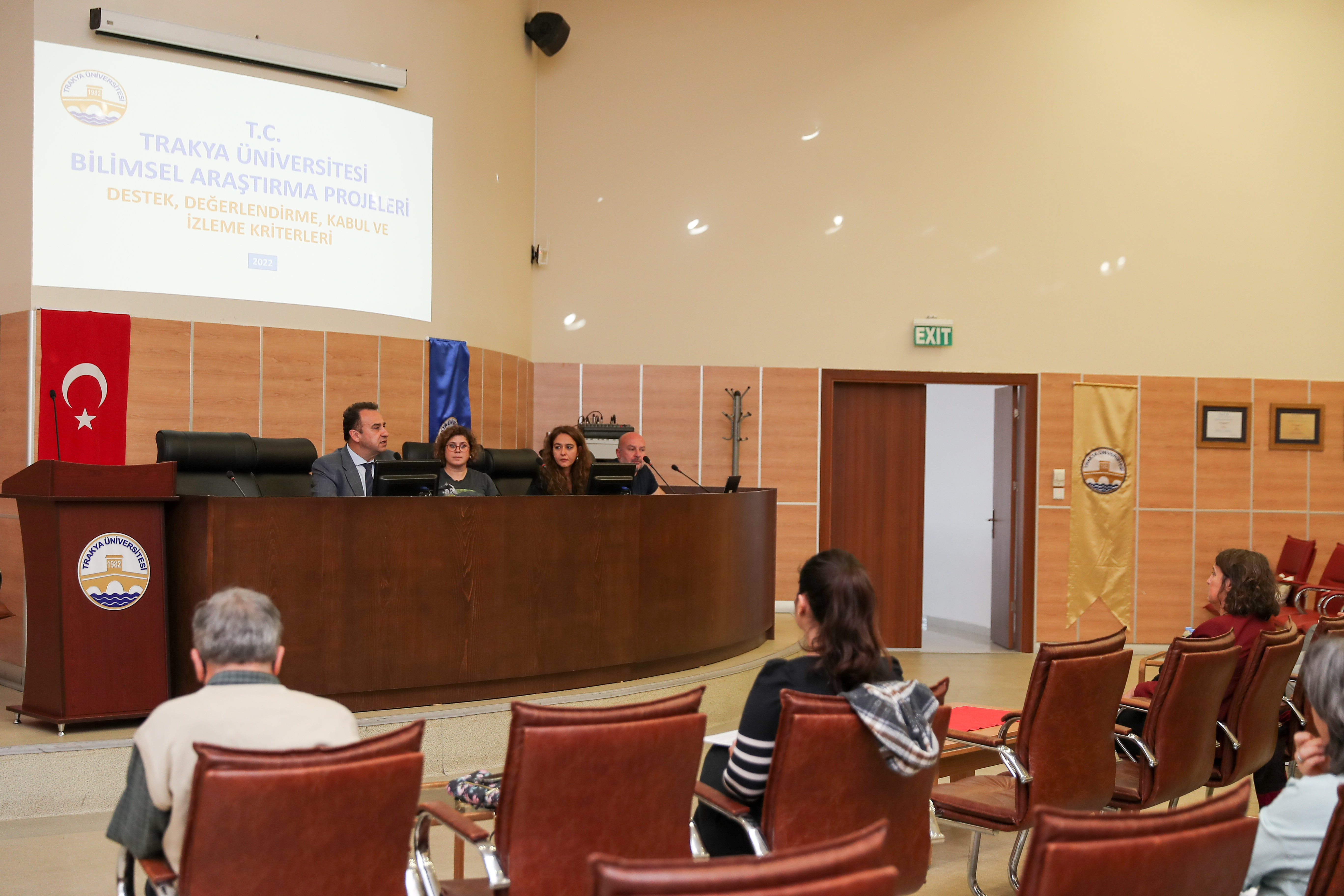 TRAKYA ÜNİVERSİTESİ BİLİMSEL ARAŞTIRMA PROJELERİ DESTEK, DEĞERLENDİRME KABUL VE İZLEME KRİTERLERİ TOPLANTISI DÜZENLENDİ