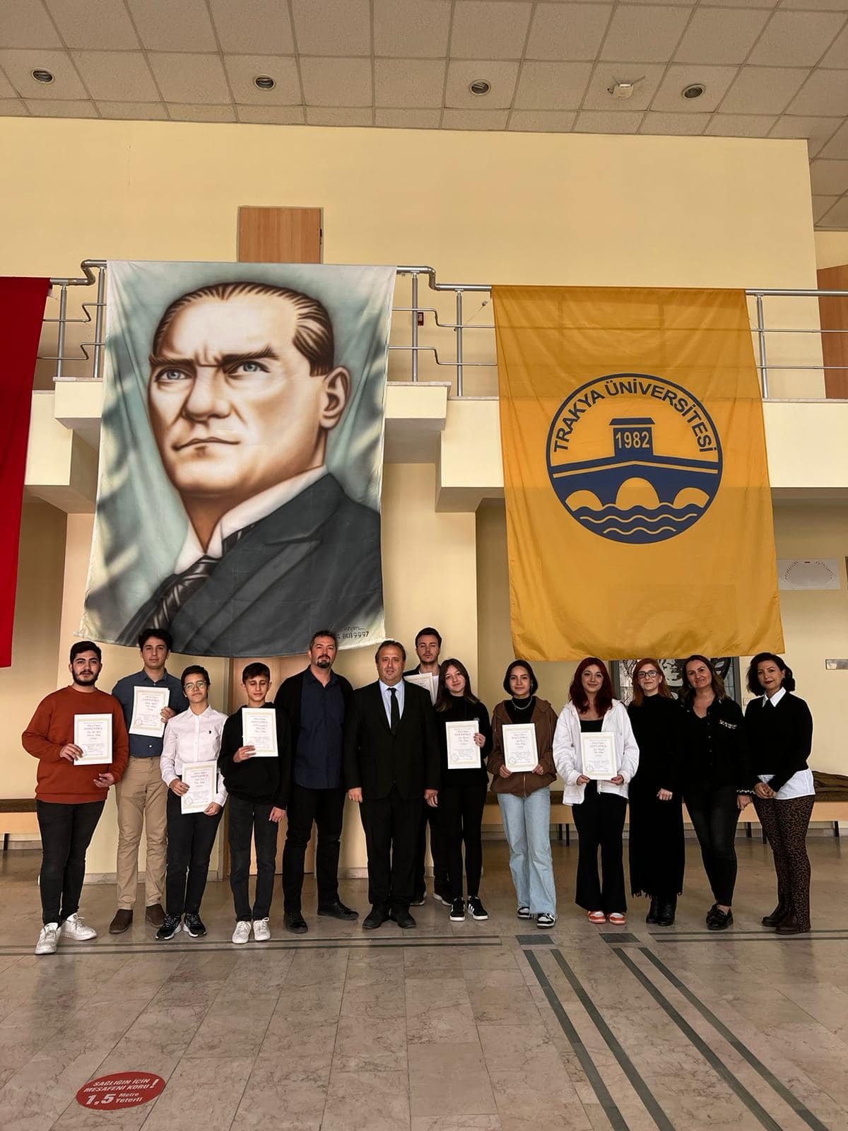 TRAKYA ÜNİVERSİTESİ DEVLET KONSERVATUVARI ÖĞRENCİLERİ ÖDÜLE DOYMUYOR