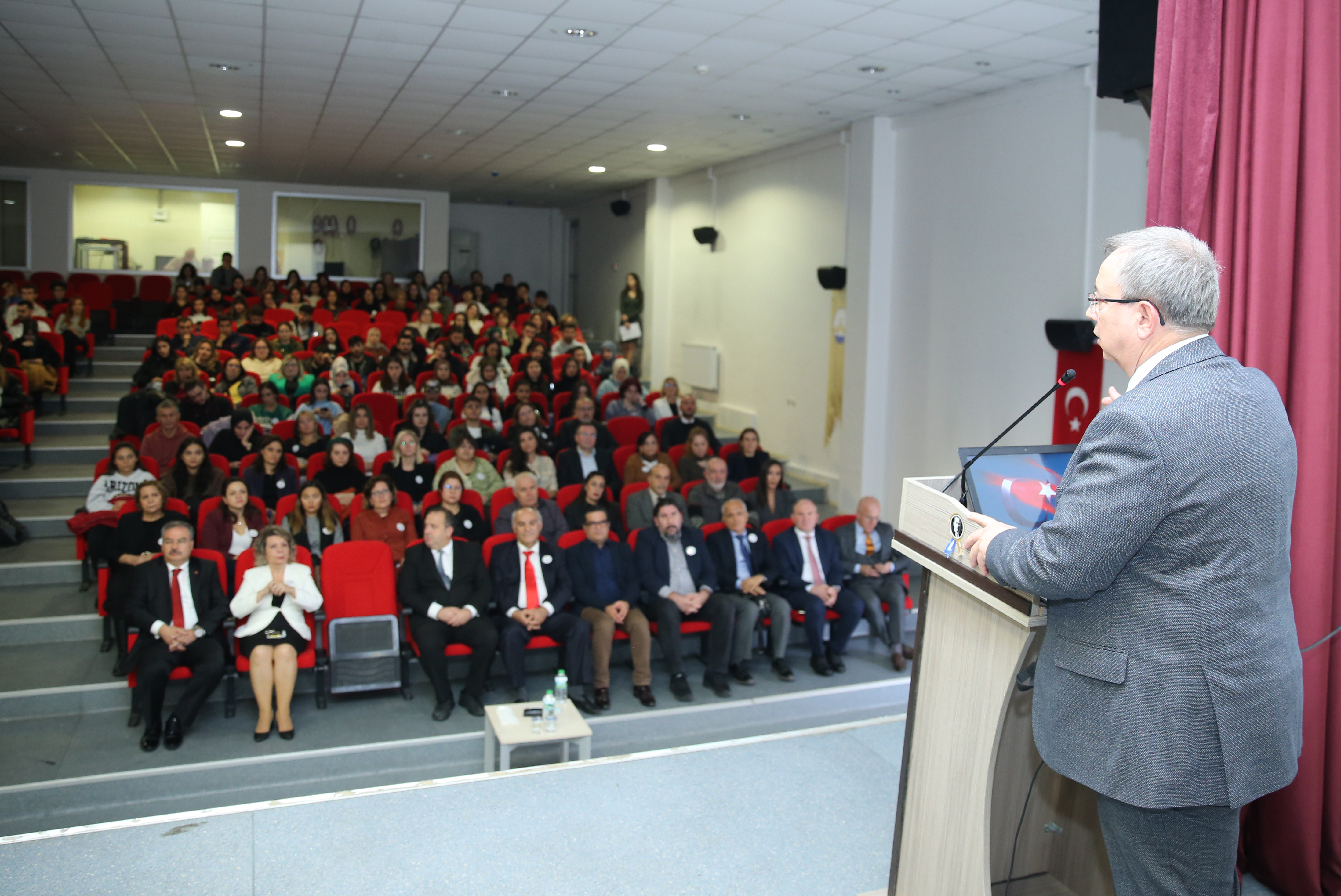 TRAKYA ÜNİVERSİTESİNDE ÖĞRETMENLER GÜNÜ KUTLANDI