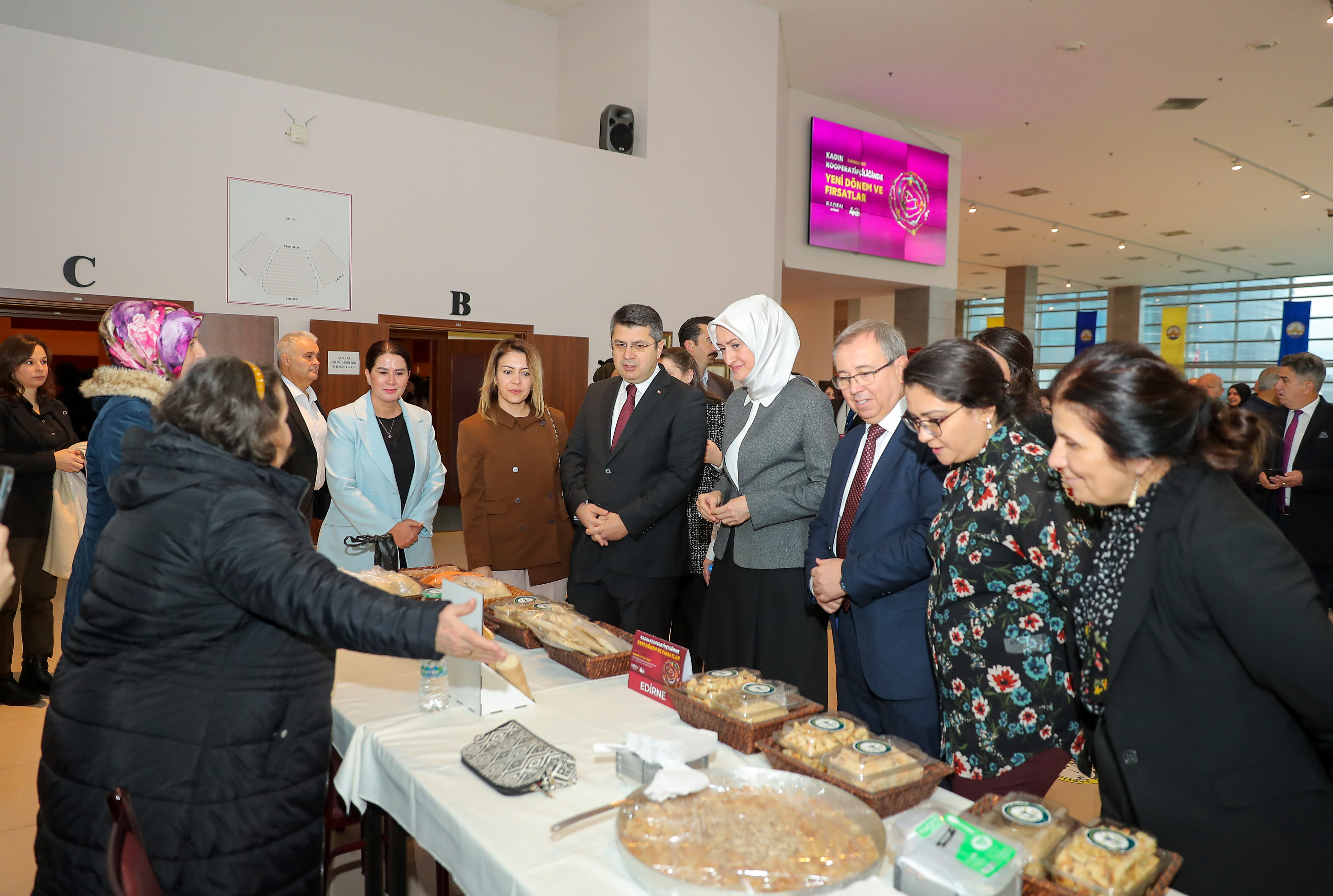 İLİMİZİN VE BÖLGEMİZİN KADIN KOOPERATİFLERİ, TRAKYA ÜNİVERSİTESİNDE BİR ARAYA GELDİ
