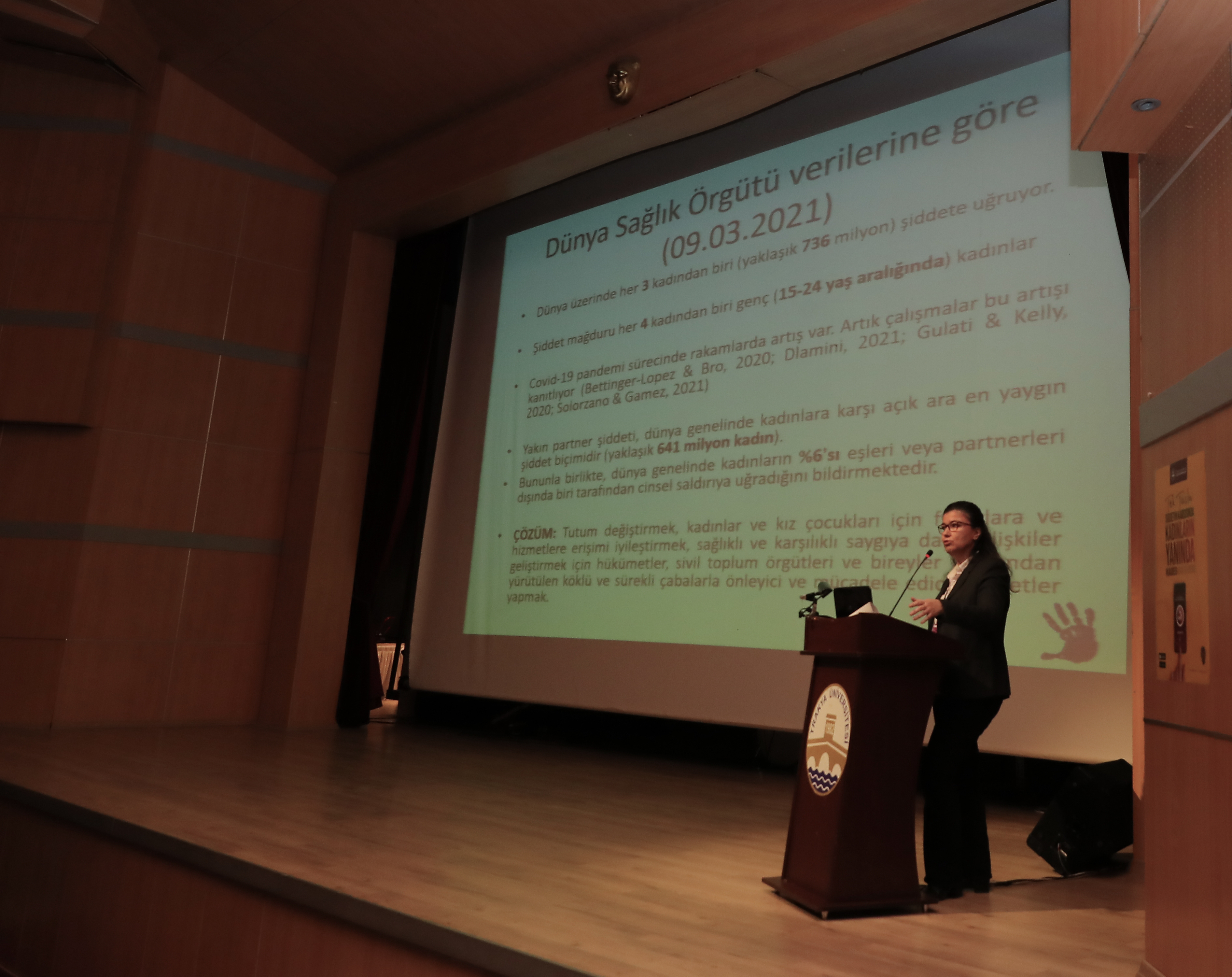 TRAKYA ÜNİVERSİTESİNDE KADINA YÖNELİK ŞİDDETE KARŞI ULUSLARARASI MÜCADELE GÜNÜ’NE ÖZEL ETKİNLİK DÜZENLENDİ