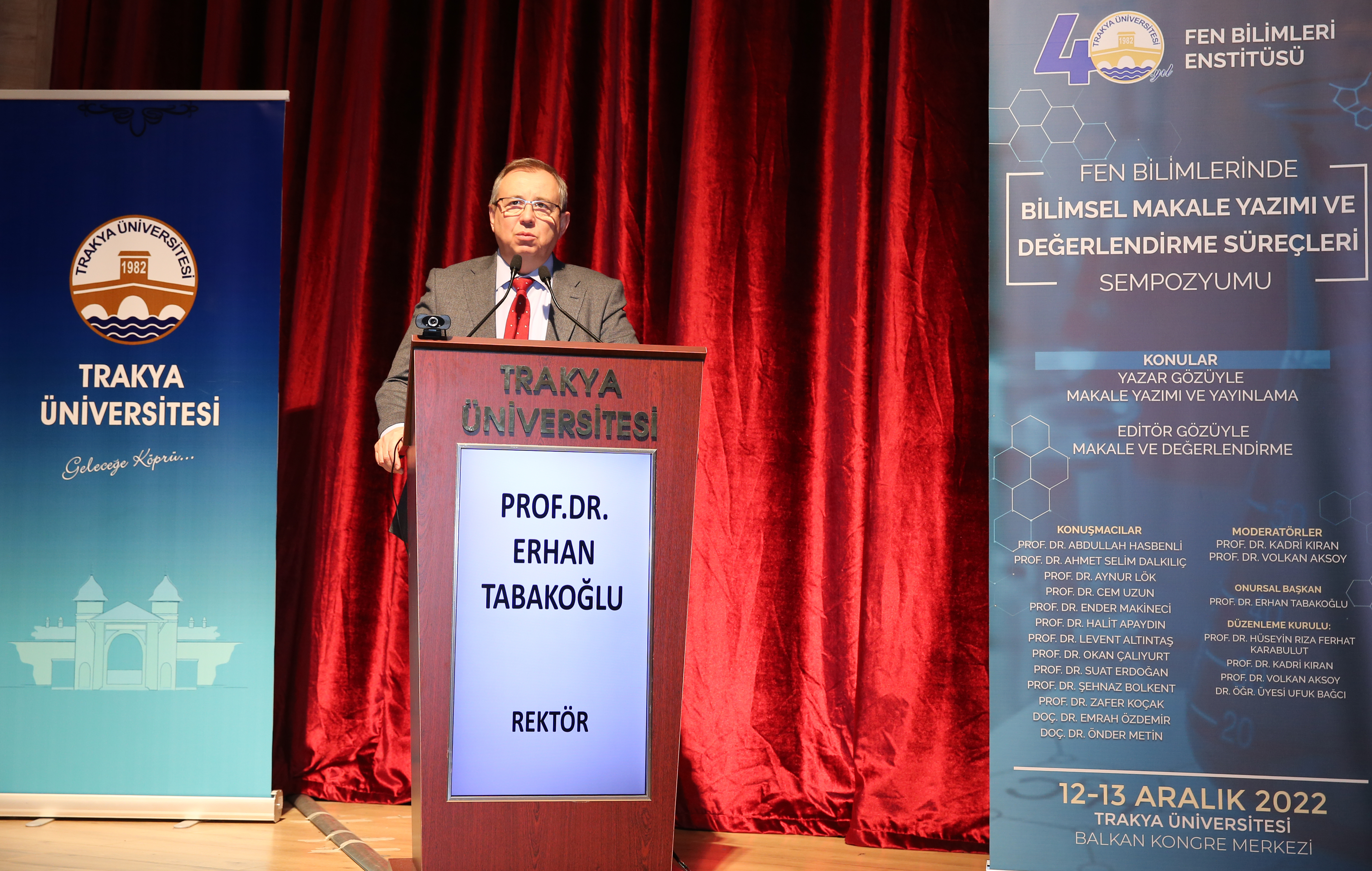 TRAKYA ÜNİVERSİTESİNDE FEN BİLİMLERİNDE BİLİMSEL MAKALE YAZIMI VE DEĞERLENDİRME SÜREÇLERİ SEMPOZYUMU DÜZENLENDİ
