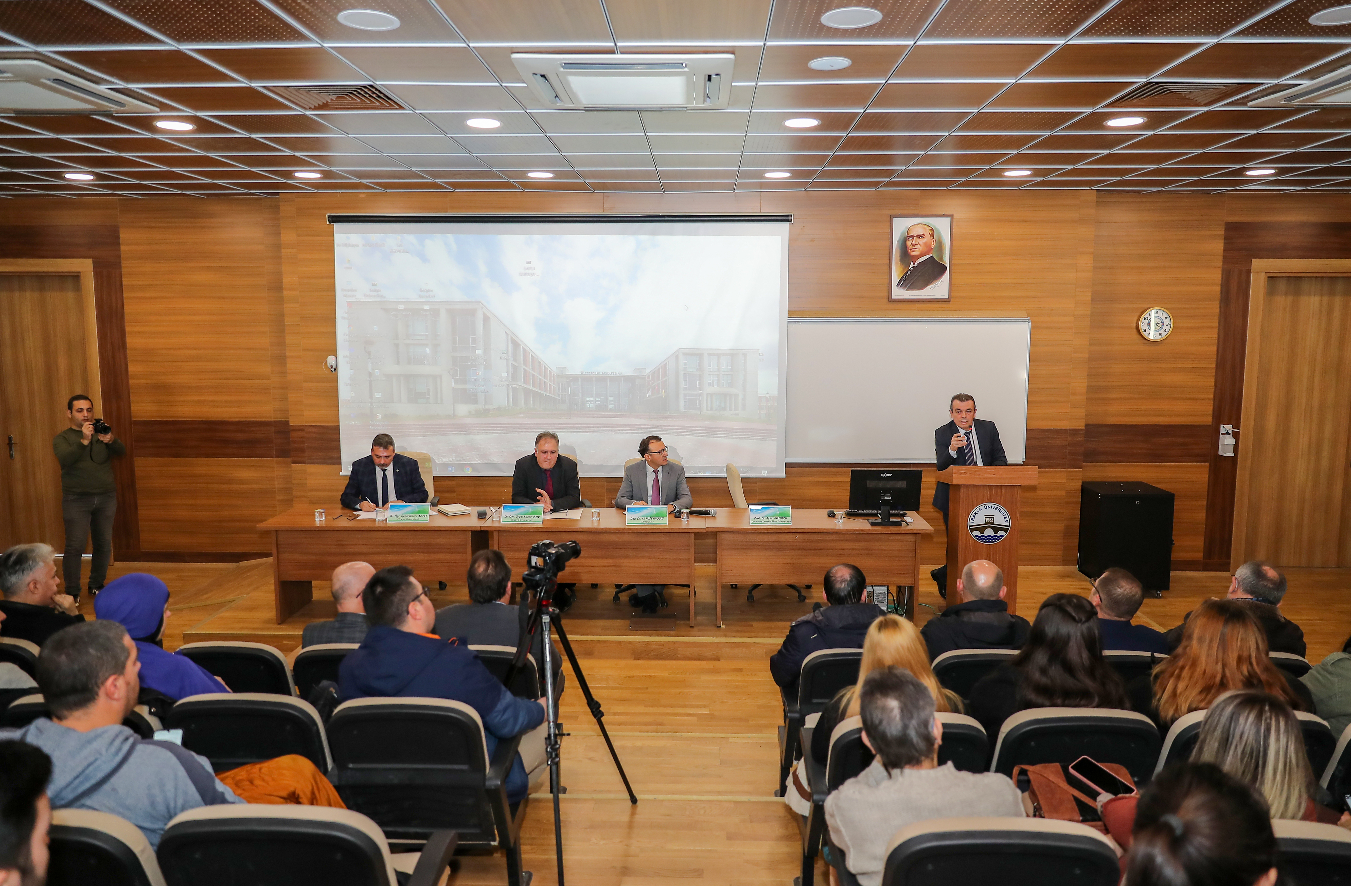 TRAKYA ÜNİVERSİTESİNDE TÜRKİYE VE BALKANLARDA GEÇMİŞTEN GÜNÜMÜZE BALKAN ARAŞTIRMALARI ELE ALINDI
