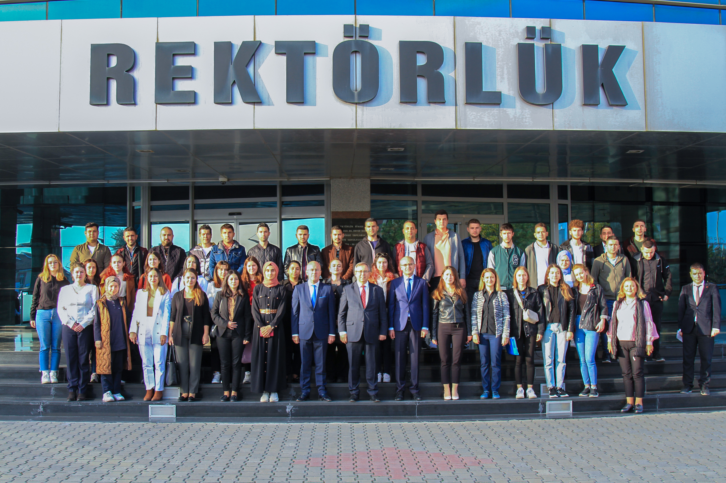 REKTÖR PROF. DR. ERHAN TABAKOĞLU TRAKYA ÜNİVERSİTESİ AİLESİNİN YENİ ÜYELERİ İLE BİR ARAYA GELDİ