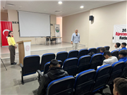 DOÇ. DR. DENİZ MERTKAN GEZGİN’DEN LİSE ÖĞRENCİLERİNE TEKNOLOJİ BAĞIMLILIĞI VE SİBER ZORBALIK SEMİNERİ