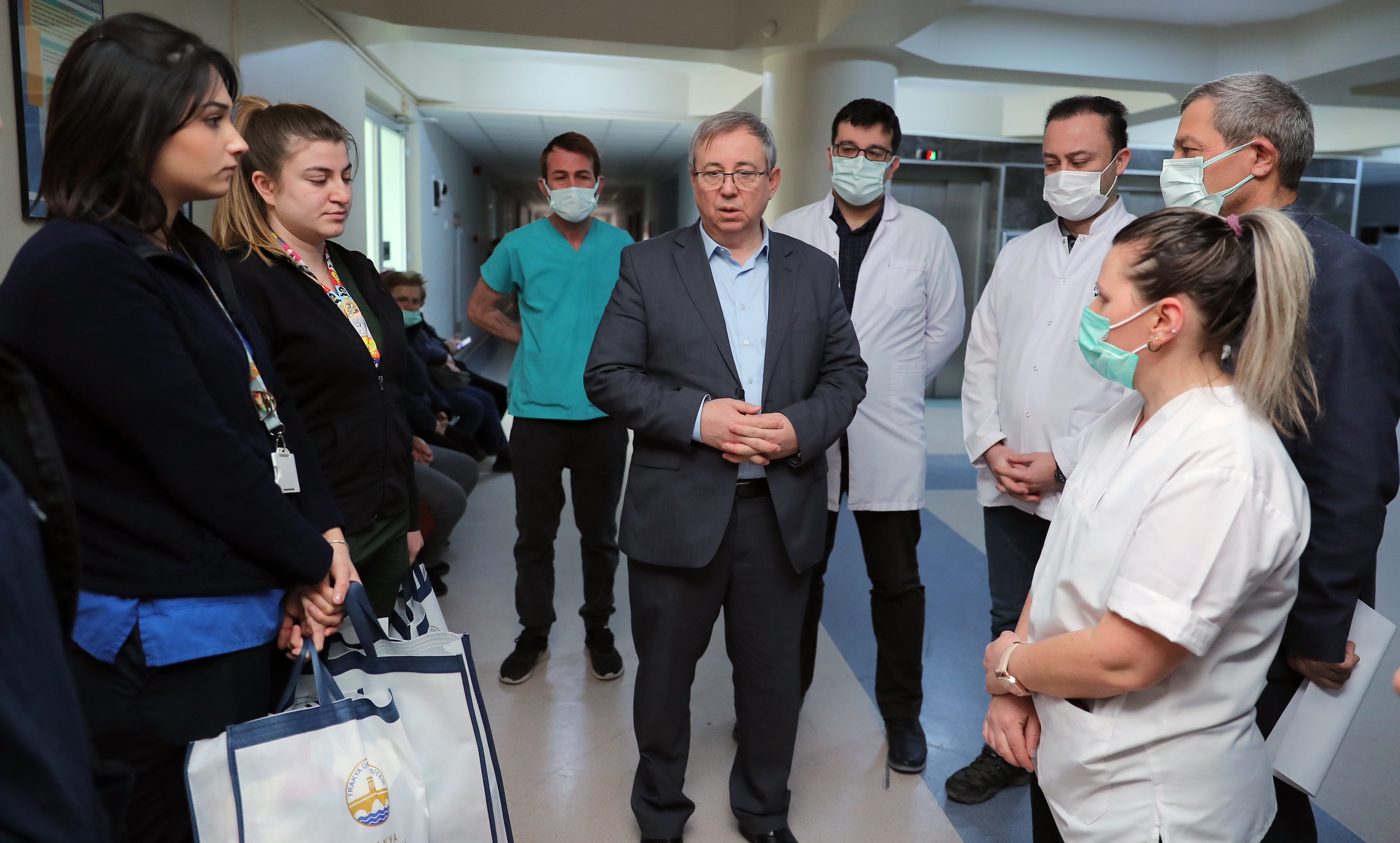 TRAKYA ÜNİVERSİTESİ HASTANESİ, DEPREMZEDELERİN YARALARINI SARIYOR