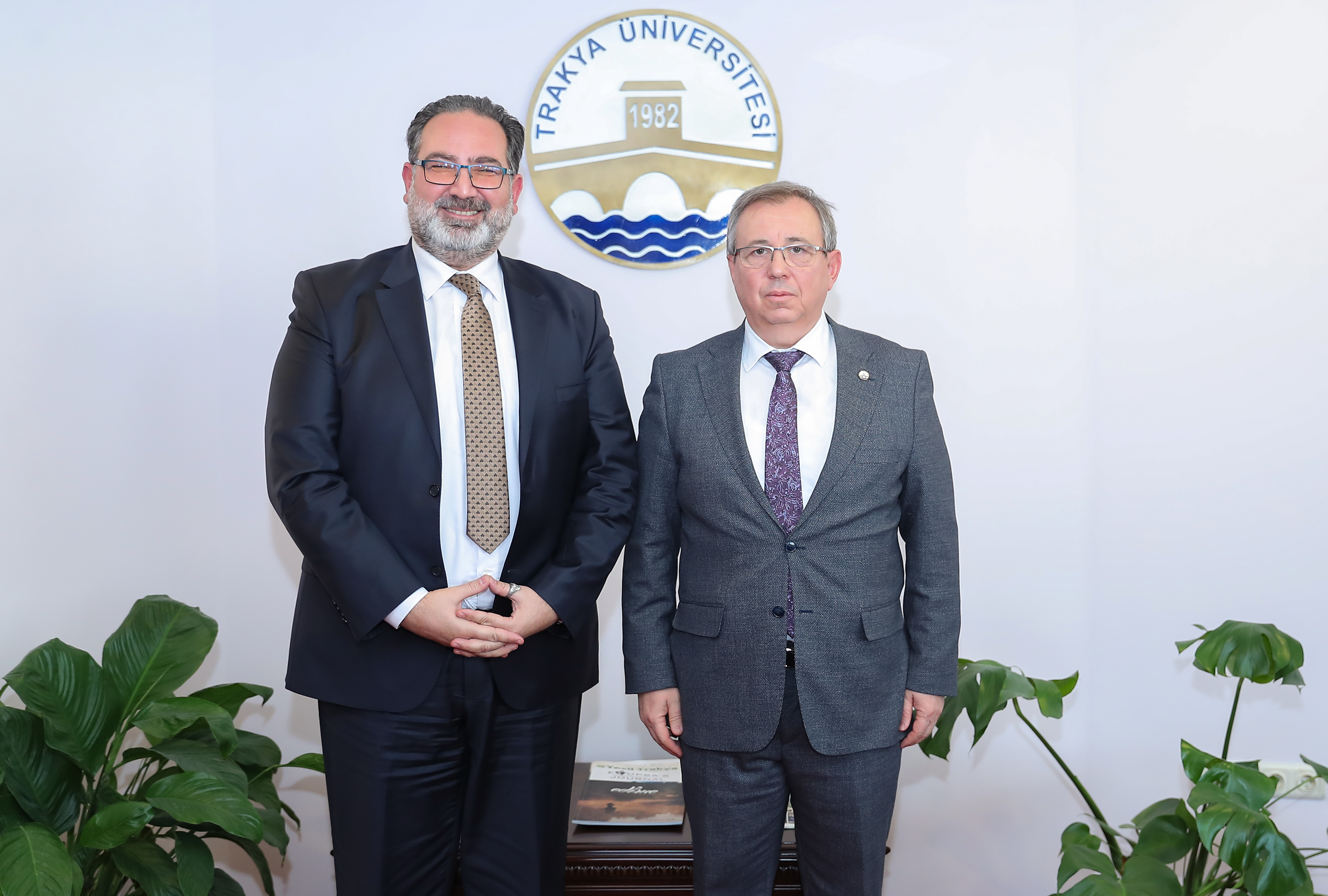 DIŞ İLİŞKİLER UYGULAMA VE ARAŞTIRMA MERKEZİ MÜDÜRLÜĞÜNE DR. ÖĞR. ÜYESİ RİFAT GÜRGENDERELİ ATANDI