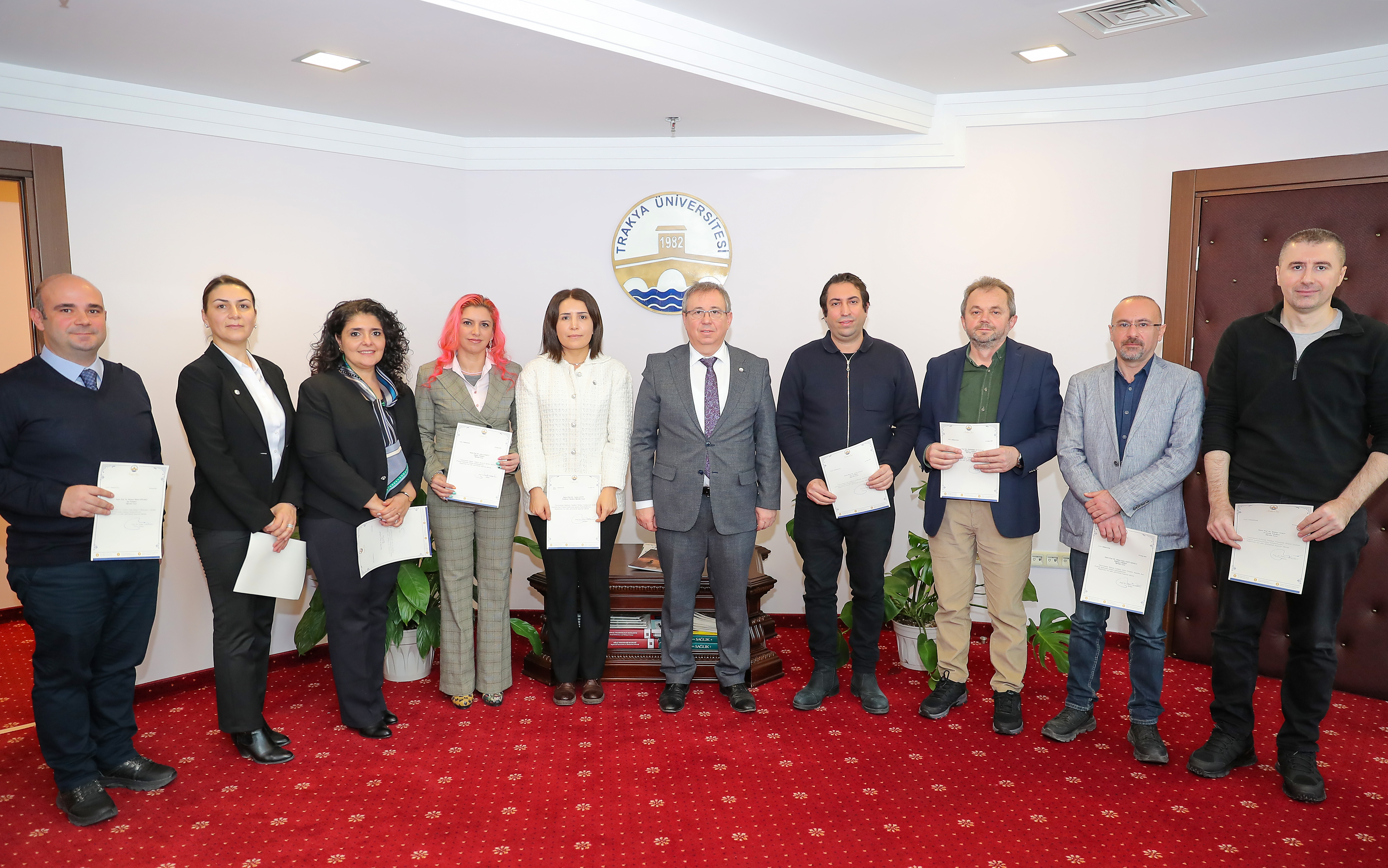UNVANLARINDA YÜKSELEN AKADEMİSYENLERE BELGELERİ VERİLDİ 