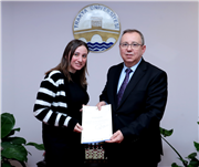 PROFESÖRLÜĞE VE DOÇENTLİĞE YÜKSELEN AKADEMİSYENLERE BELGELERİ TAKDİM EDİLDİ