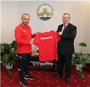 DÜNYA ŞAMPİYONU MİLLİ GÜREŞÇİ YASEMİN ADAR ve KADIN GÜREŞ MİLLİ TAKIMI TEKNİK DİREKTÖRÜ EFRAİM KAHRAMAN’IN DİPLOMA SEVİNCİ 