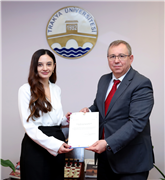 ÖĞRETİM ÜYELİĞİNE ATANAN AKADEMİSYENLERE BELGELERİ TAKDİM EDİLDİ