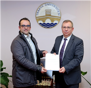 ÖĞRETİM ÜYELİĞİNE ATANAN AKADEMİSYENLERE BELGELERİ TAKDİM EDİLDİ