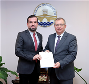 ÖĞRETİM ÜYELİĞİNE ATANAN AKADEMİSYENLERE BELGELERİ TAKDİM EDİLDİ