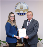 ÖĞRETİM ÜYELİĞİNE ATANAN AKADEMİSYENLERE BELGELERİ TAKDİM EDİLDİ