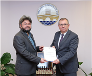 ÖĞRETİM ÜYELİĞİNE ATANAN AKADEMİSYENLERE BELGELERİ TAKDİM EDİLDİ