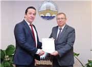 ÖĞRETİM ÜYELİĞİNE ATANAN AKADEMİSYENLERE BELGELERİ TAKDİM EDİLDİ