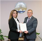 ÖĞRETİM ÜYELİĞİNE ATANAN AKADEMİSYENLERE BELGELERİ TAKDİM EDİLDİ