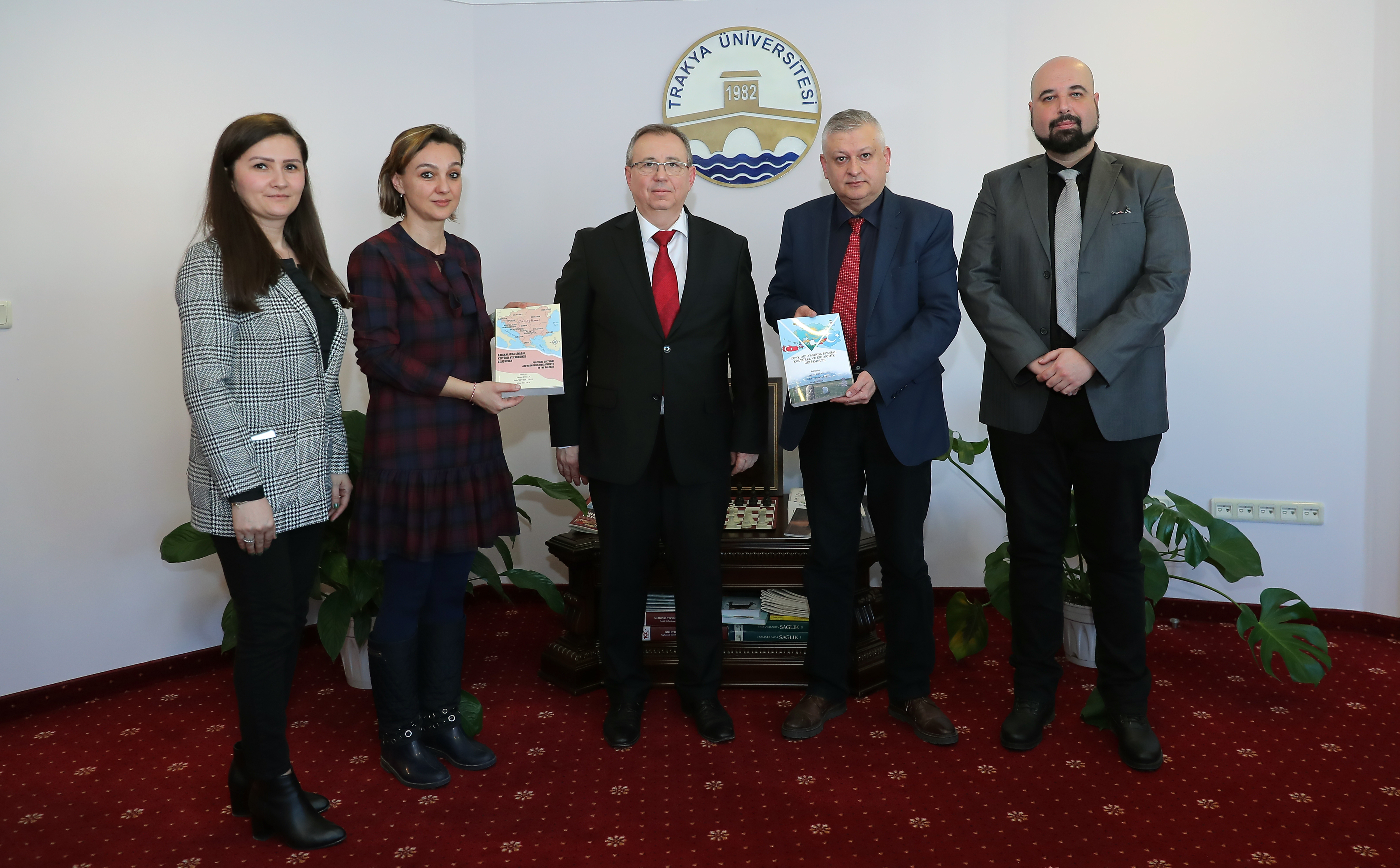 SOSYAL BİLİMLER ENSTİTÜSÜ’NDEN KİTAP TAKDİMİ