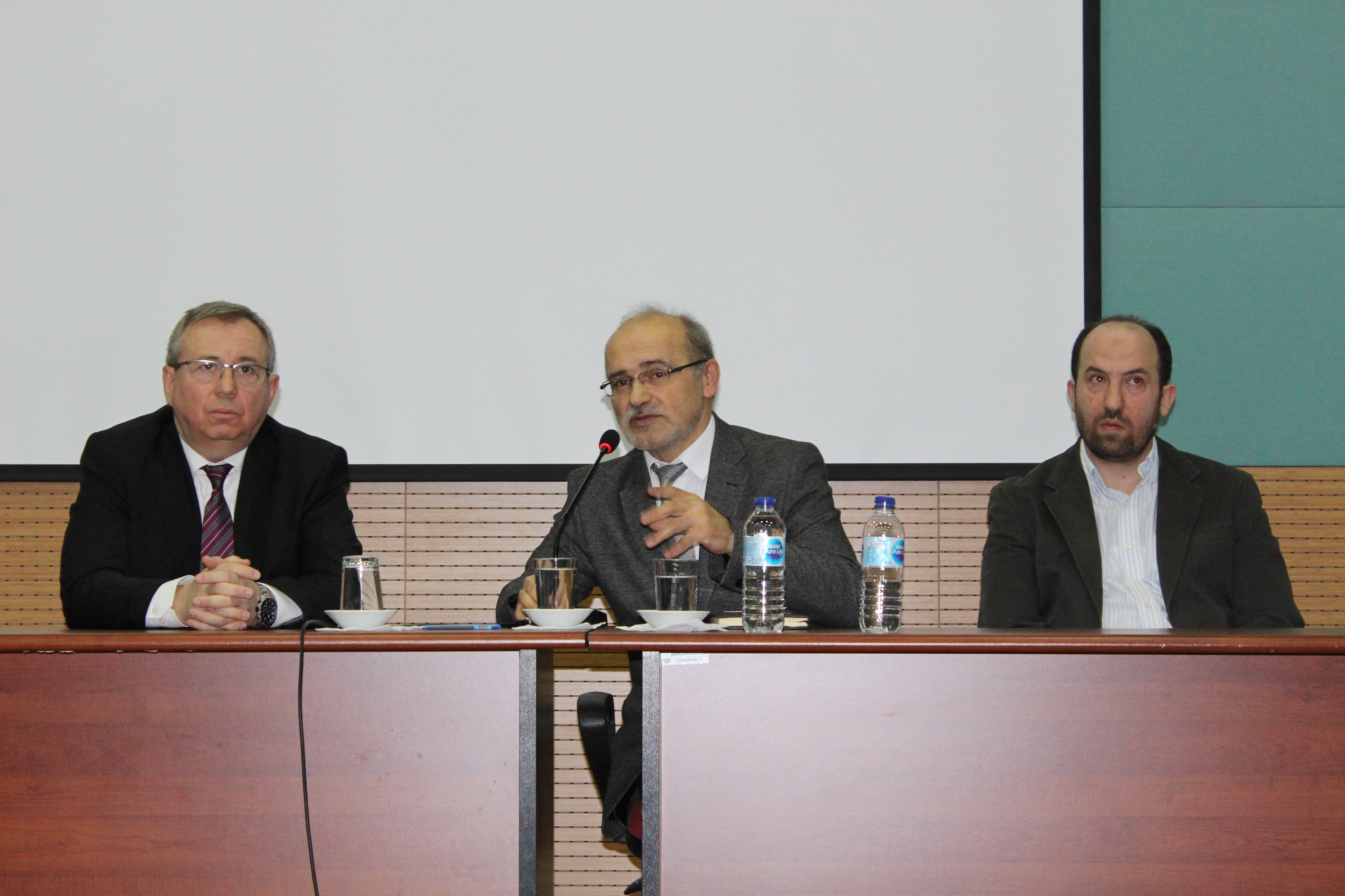 İLAHİYAT FAKÜLTESİ AKADEMİK KURUL TOPLANTISI, REKTÖR PROF. DR. ERHAN TABAKOĞLU’NUN KATILIMI İLE GERÇEKLEŞTİRİLDİ