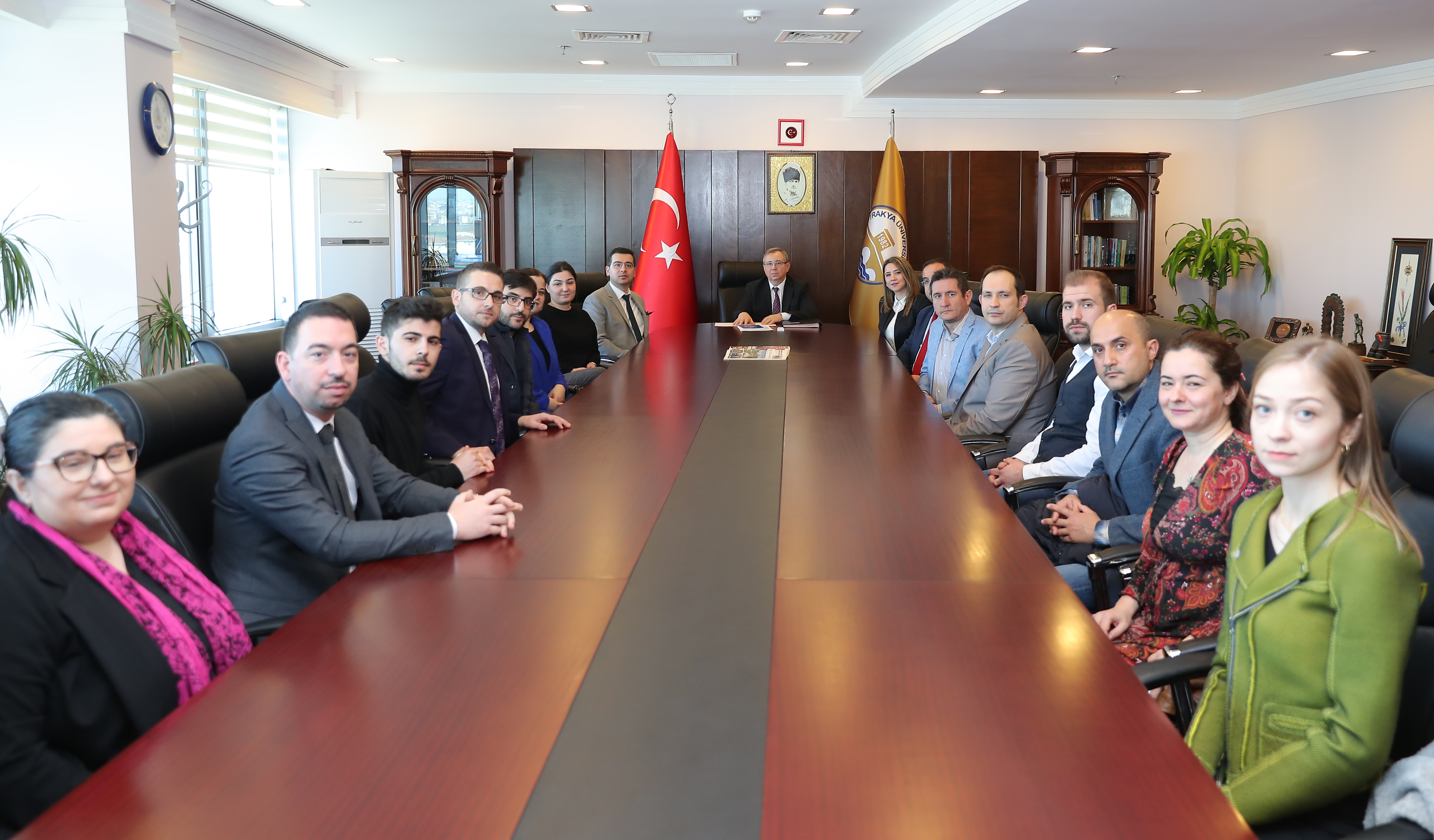 REKTÖR PROF. DR. ERHAN TABAKOĞLU, ATAMASI YAPILAN AKADEMİSYENLER İLE BİR ARAYA GELDİ
