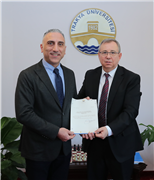 REKTÖR PROF. DR. ERHAN TABAKOĞLU, ATAMASI YAPILAN AKADEMİSYENLER İLE BİR ARAYA GELDİ