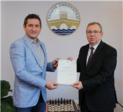 REKTÖR PROF. DR. ERHAN TABAKOĞLU, ATAMASI YAPILAN AKADEMİSYENLER İLE BİR ARAYA GELDİ