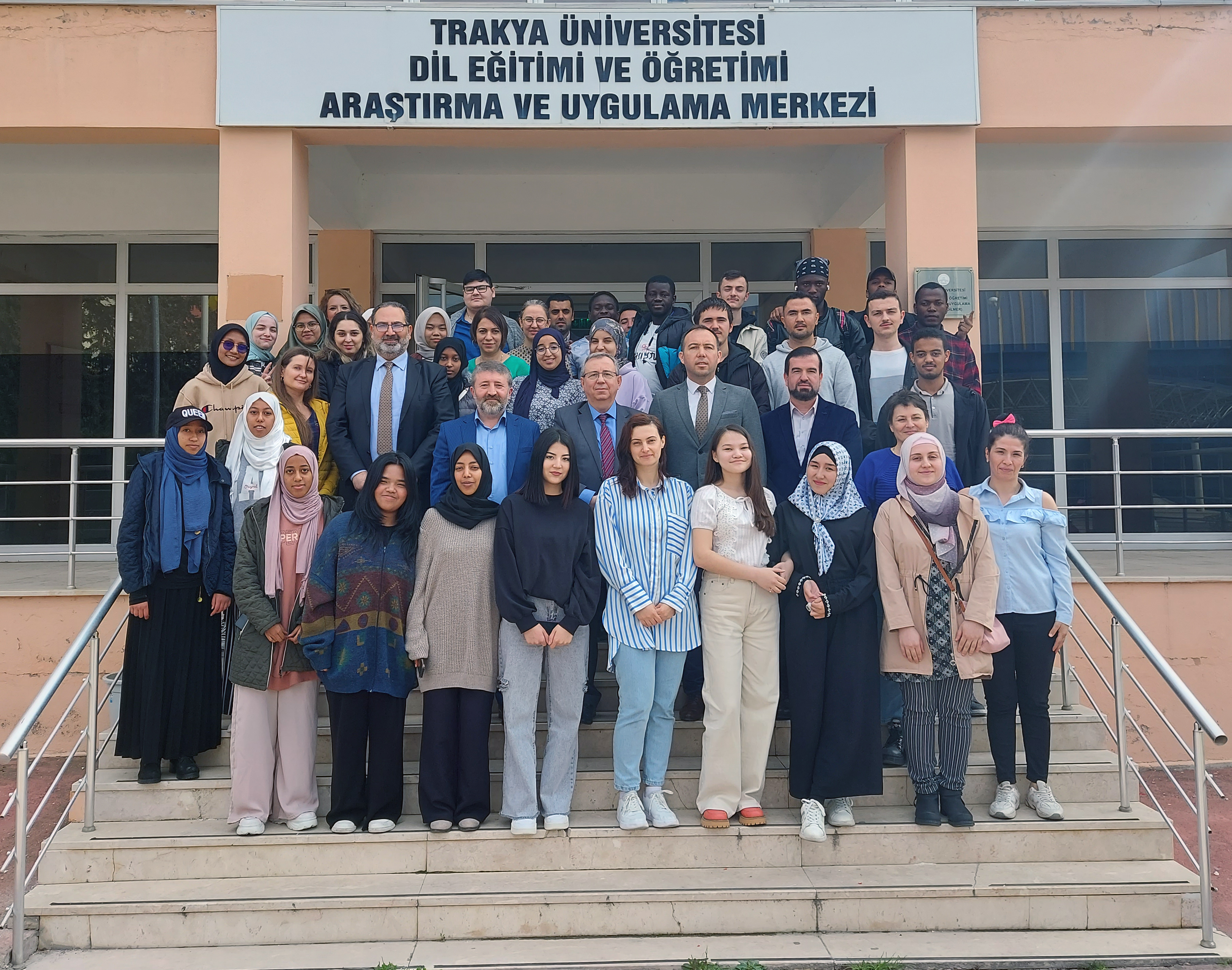 REKTÖR PROF. DR. ERHAN TABAKOĞLU, ULUSLARARASI ÖĞRENCİLER İLE BİR ARAYA GELDİ