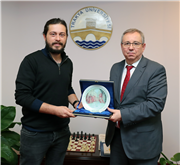 SİNEMA OYUNCUSU TUNCA VE YÖNETMEN DURSUNOĞLU’NDAN REKTÖR PROF. DR. ERHAN TABAKOĞLU’NA ZİYARET