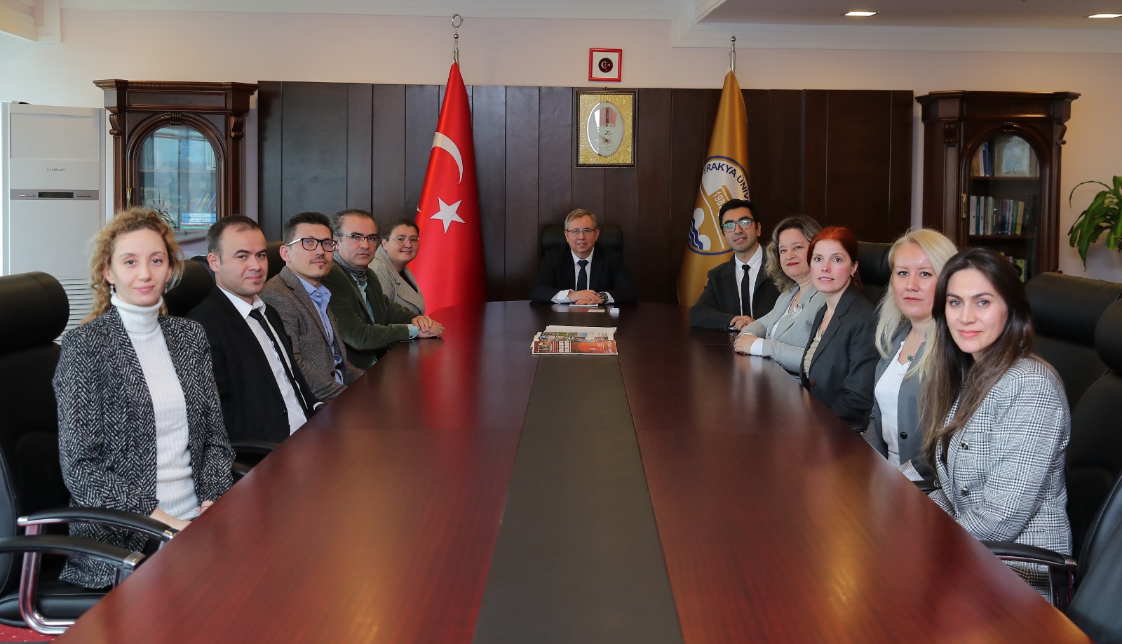 REKTÖR PROF. DR. ERHAN TABAKOĞLU, ATAMASI YAPILAN AKADEMİSYENLERİ TEBRİK ETTİ