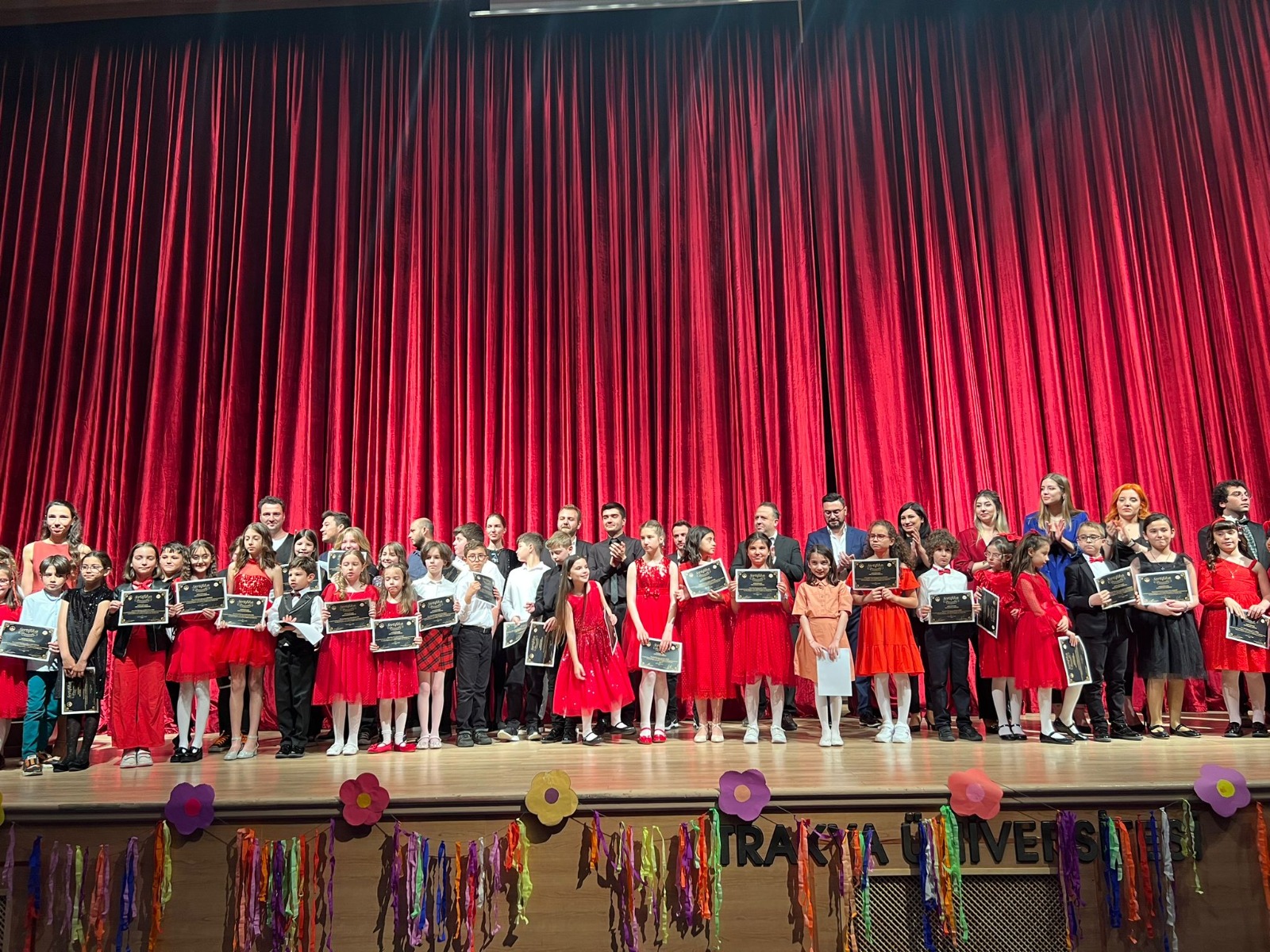 TRAKYA ÜNİVERSİTESİ DEVLET KONSERVATUVARI YARI ZAMANLI MÜZİK İLKOKULU ÖĞRENCİLERİNDEN 23 NİSAN ULUSAL EGEMENLİK VE ÇOCUK BAYRAMI'NA ÖZEL KONSER