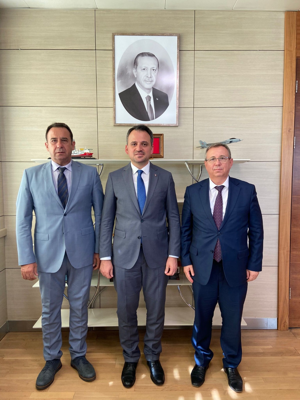 REKTÖR PROF. DR. ERHAN TABAKOĞLU VE REKTÖR YARDIMCISI OSMAN NURİ HATİPOĞLU’NDAN, GENÇLİK VE SPOR BAKAN YARDIMCISI DR. ENES EMİNOĞLU’NA ZİYARET