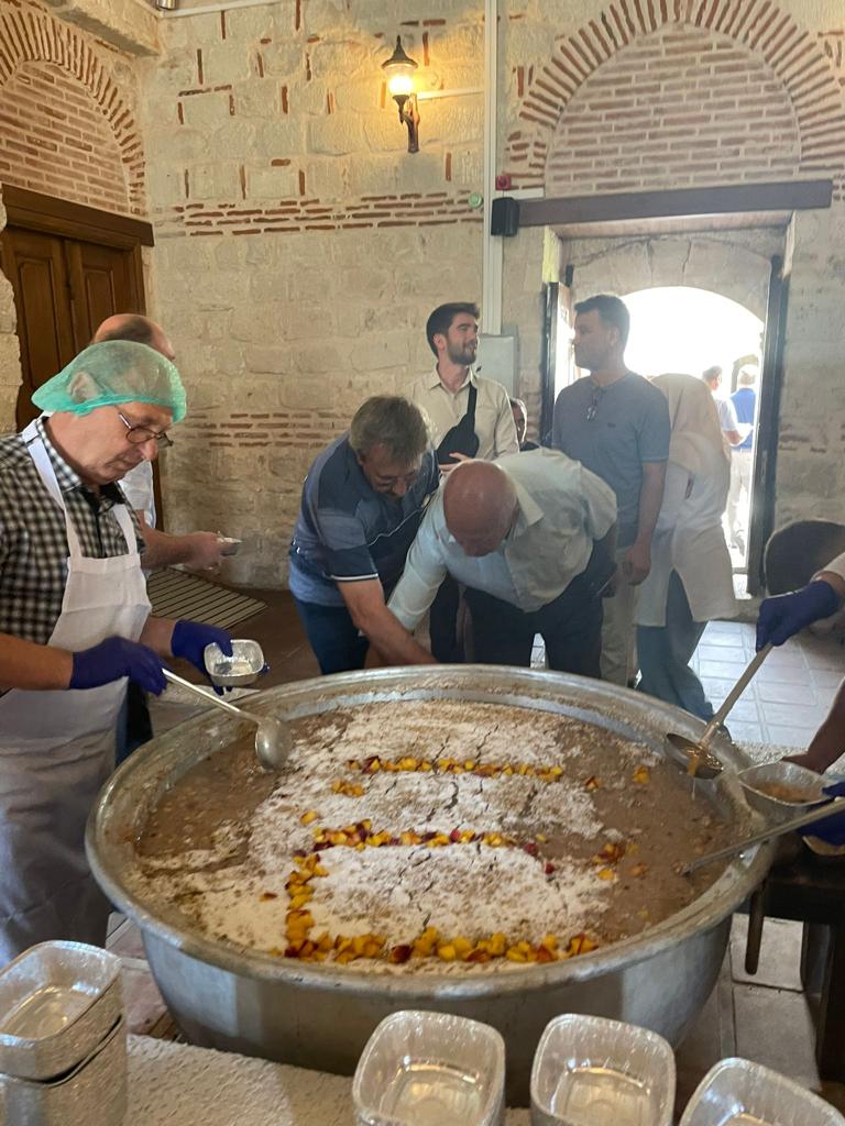SULTAN II. BAYEZİD KÜLLİYESİ TRAKYA ÜNİVERSİTESİ İMARET MÜZESİ’NİN KAZANLARINDA AŞURE KAYNADI
