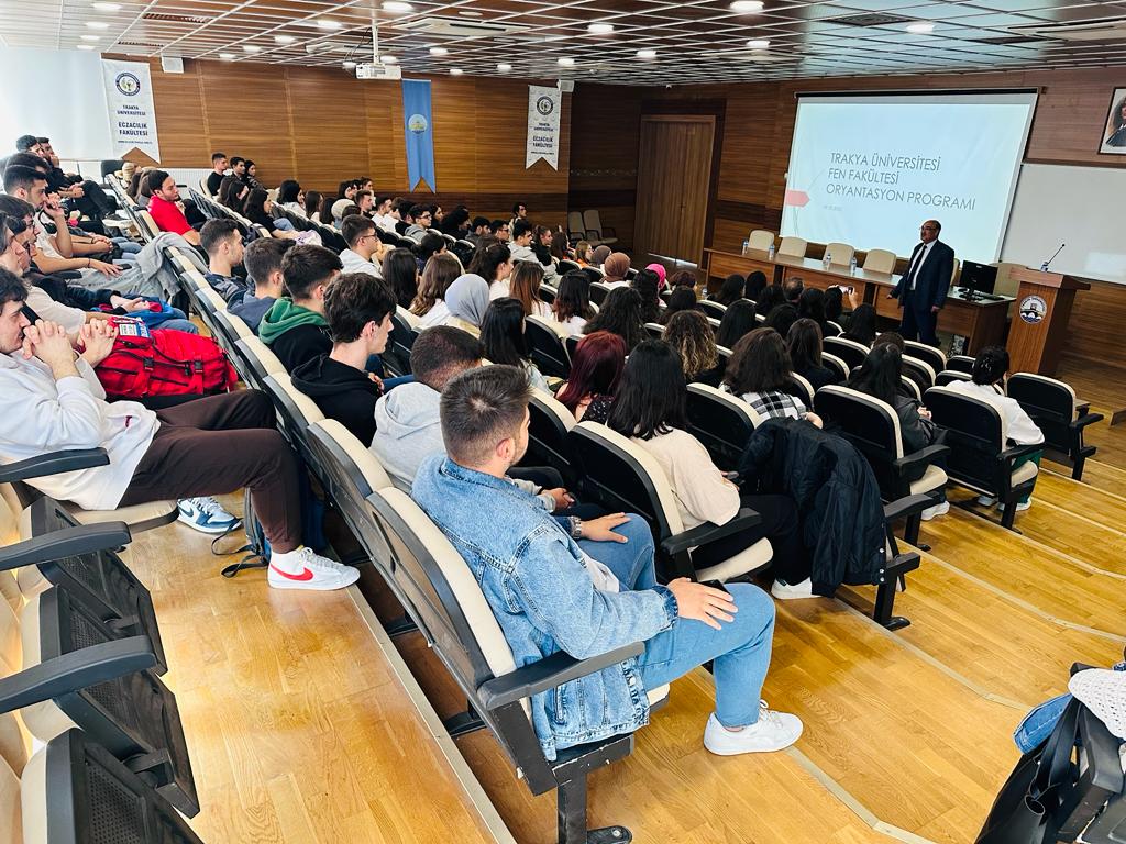 FEN FAKÜLTESİ, YENİ ÖĞRENCİLERİ İÇİN ORYANTASYON PROGRAMI DÜZENLEDİ