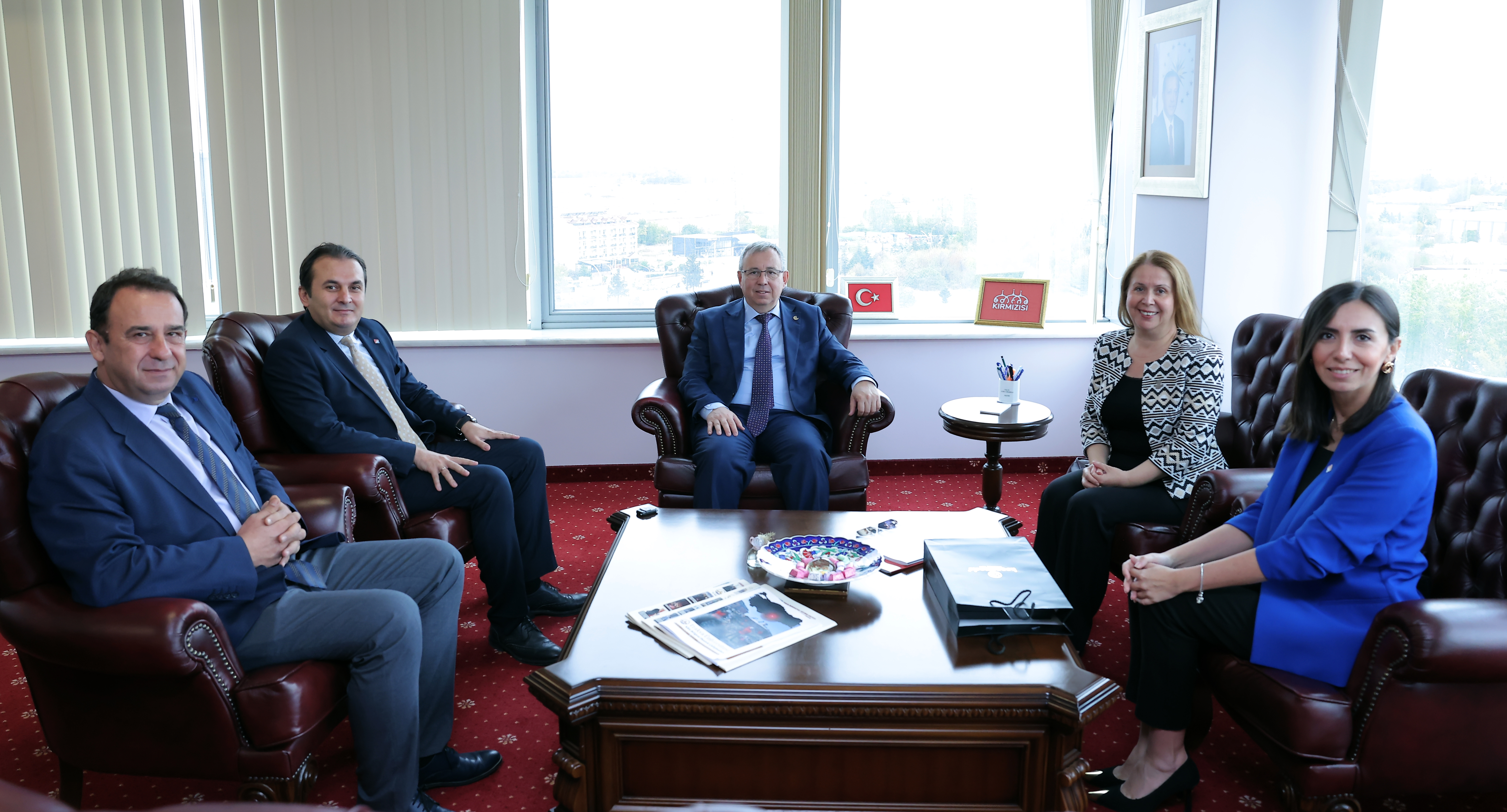 BAHÇEŞEHİR OKULLARI YÖNETİCİLERİNDEN, REKTÖR PROF. DR. ERHAN TABAKOĞLU’NA ZİYARET