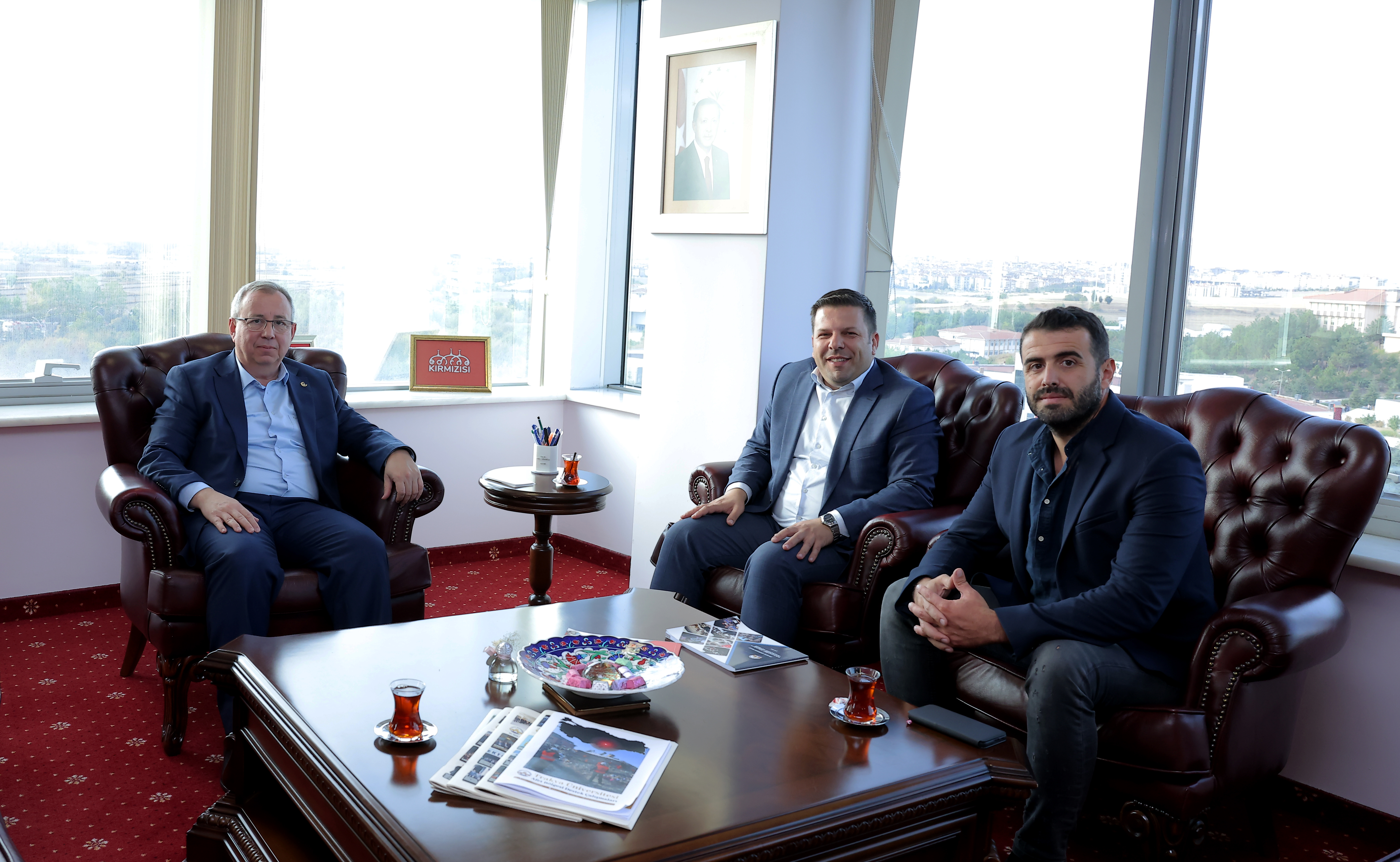 KOSOVA DEMOKRATİK TÜRK PARTİSİ PRİZREN ŞUBESİ BAŞKANI VE PRİZREN BELEDİYESİ MECLİS BAŞKAN VEKİLİ LEVENT BUŞ’TAN REKTÖR PROF. DR. ERHAN TABAKOĞLU’NA ZİYARET
