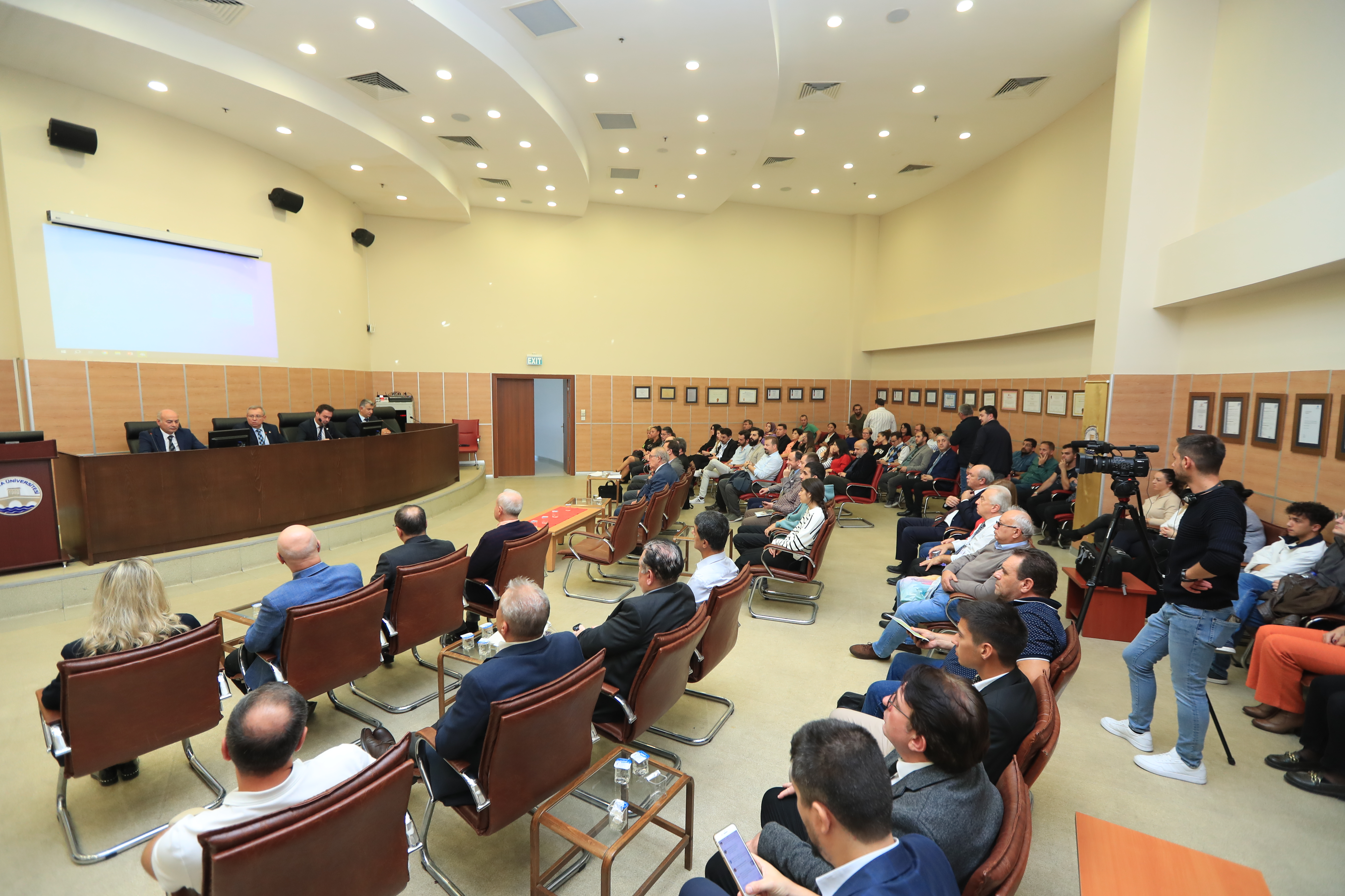 “OLASI MARMARA DEPREMİNDE ÜNİVERSİTELERİN ROLÜ” KONULU PANEL GERÇEKLEŞTİRİLDİ