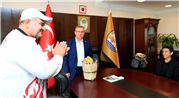 ÖĞRENCİLERİMİZ BAŞPEHLİVAN KAAN KAYA VE BAŞALTI PEHLİVANIMIZ BURAK KAYA İLE CAZGIR SABAHATTİN ERDOĞAN’DAN REKTÖR PROF. DR. ERHAN TABAKOĞLU’NA ZİYARET