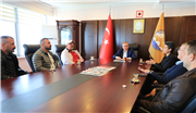ÖĞRENCİLERİMİZ BAŞPEHLİVAN KAAN KAYA VE BAŞALTI PEHLİVANIMIZ BURAK KAYA İLE CAZGIR SABAHATTİN ERDOĞAN’DAN REKTÖR PROF. DR. ERHAN TABAKOĞLU’NA ZİYARET