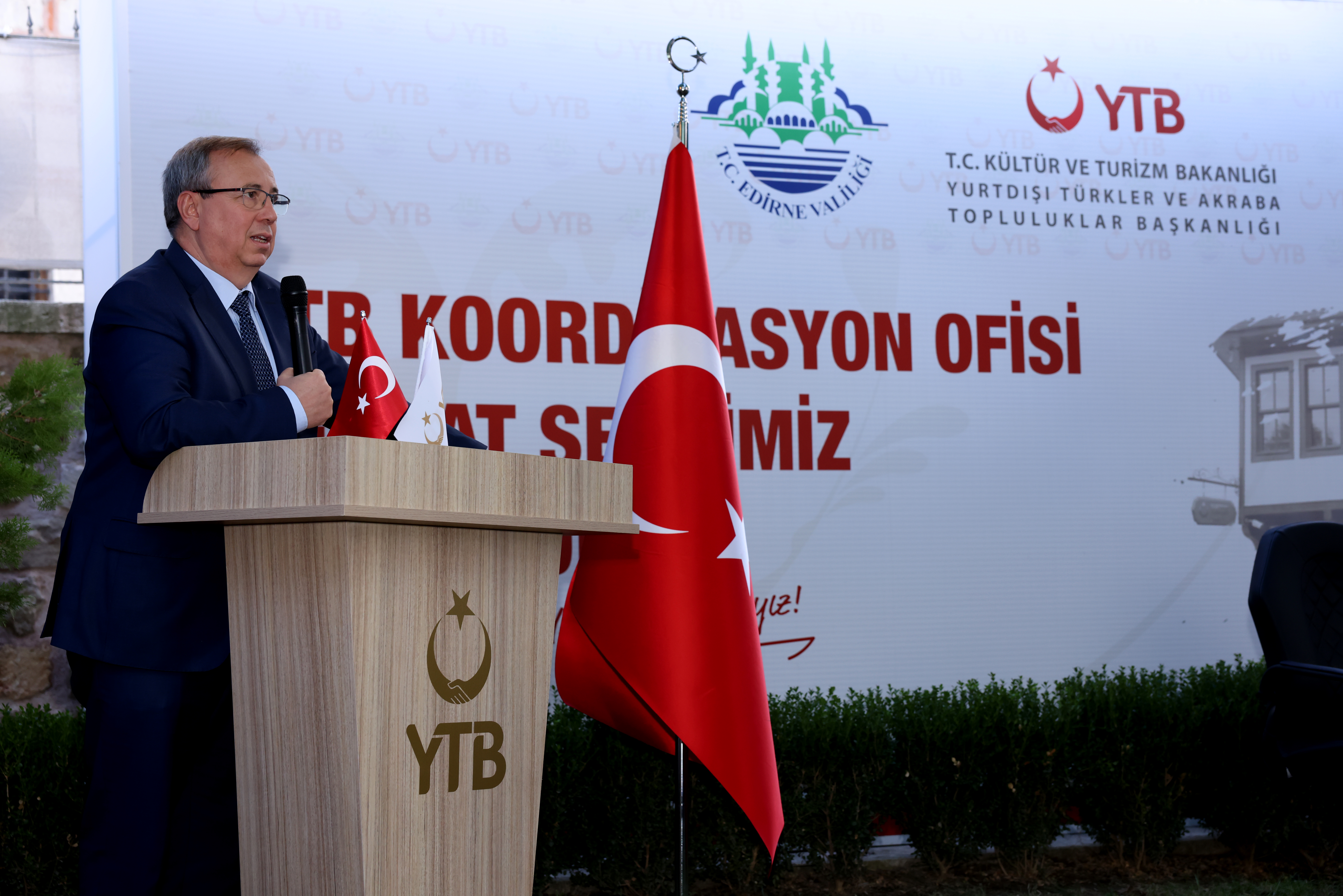 REKTÖR PROF. DR. ERHAN TABAKOĞLU, ULUSLARARASI ÖĞRENCİLERLE BİR ARAYA GELDİ