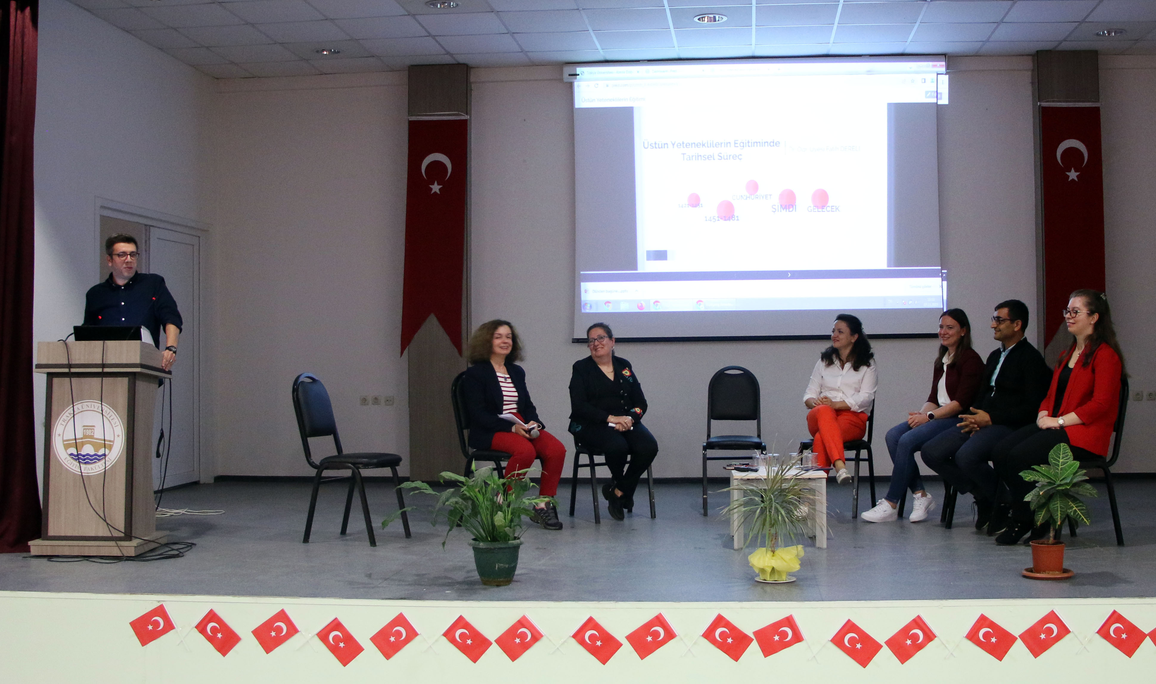 TRAKYA ÜNİVERSİTESİNDE “OKUL ÖNCESİ EĞİTİMDE GEÇMİŞ, ŞİMDİ, GELECEK” PANELİ GERÇEKLEŞTİRİLDİ